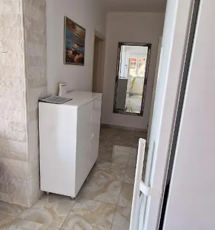 Apartment Stipe *