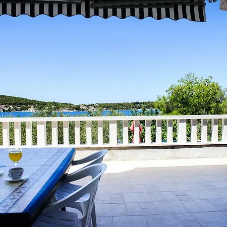 Stipe Apartment *